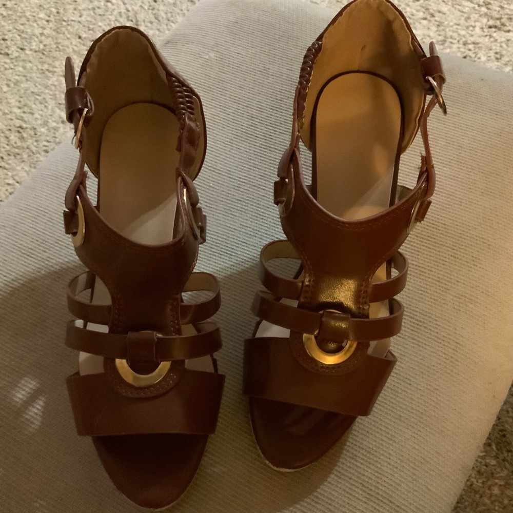 EUC BTKD BROWN WEDGE HEELED FISH MOUTHED WOMAN’S SANDALS SIZE 36 - Picture 2 of 5